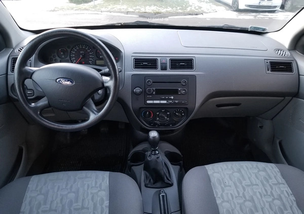 Ford Focus cena 5000 przebieg: 95000, rok produkcji 2005 z Rzeszów małe 37